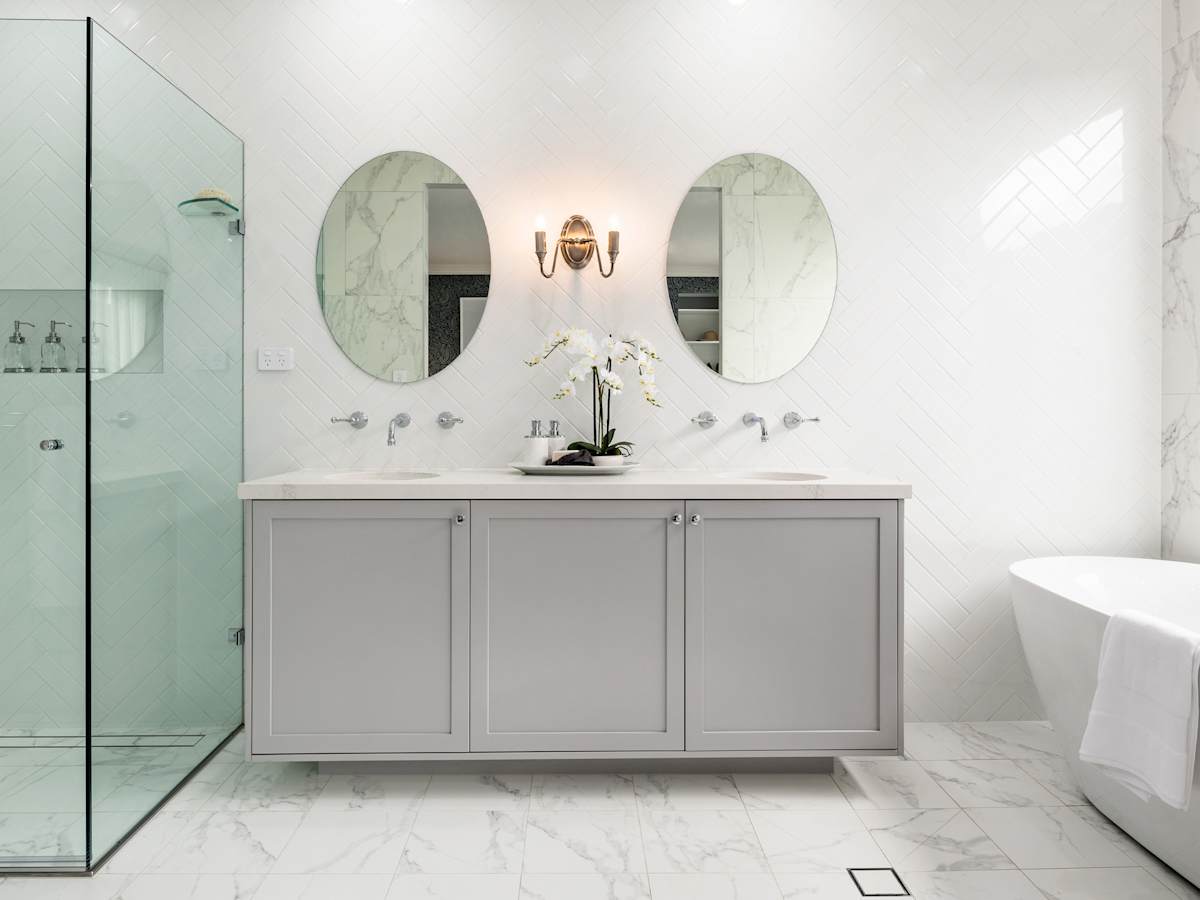 San Marino Pacific house design Bathroom in Classic style