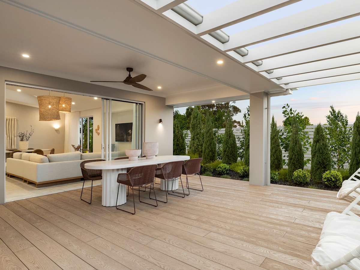 image upload c_limit,f_auto,h_900 v1780021213 home-designs retreat displays retreat-grande-housingworld-shoalhaven retreat-grande-house-design-alfresco