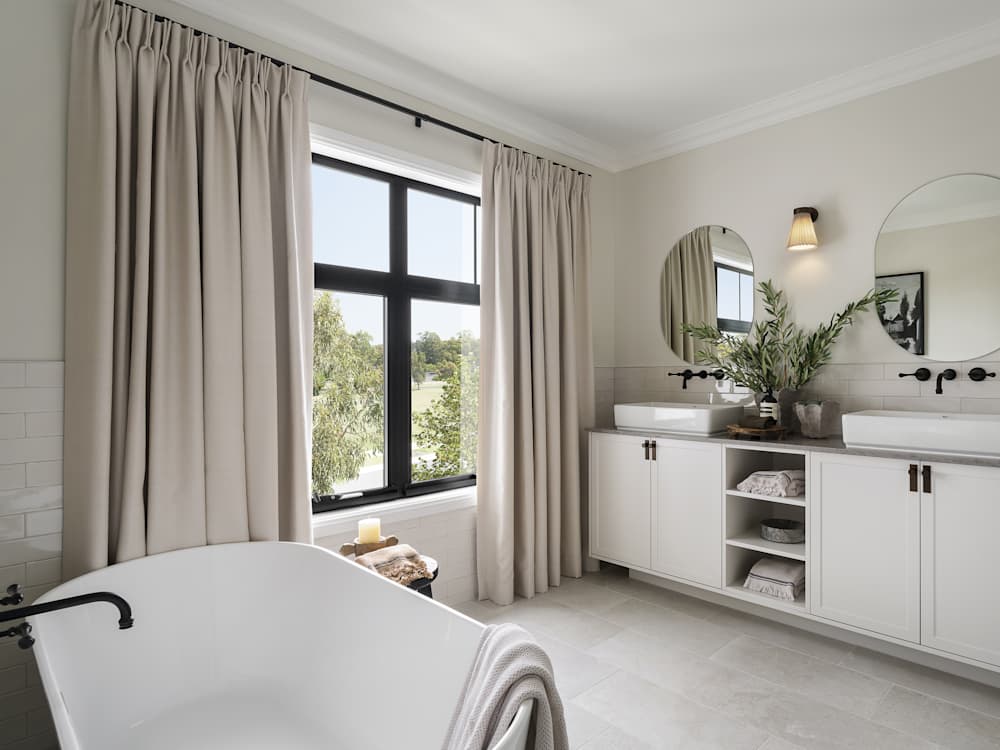 Mayfair Hampton house design Bathroom in Classic style