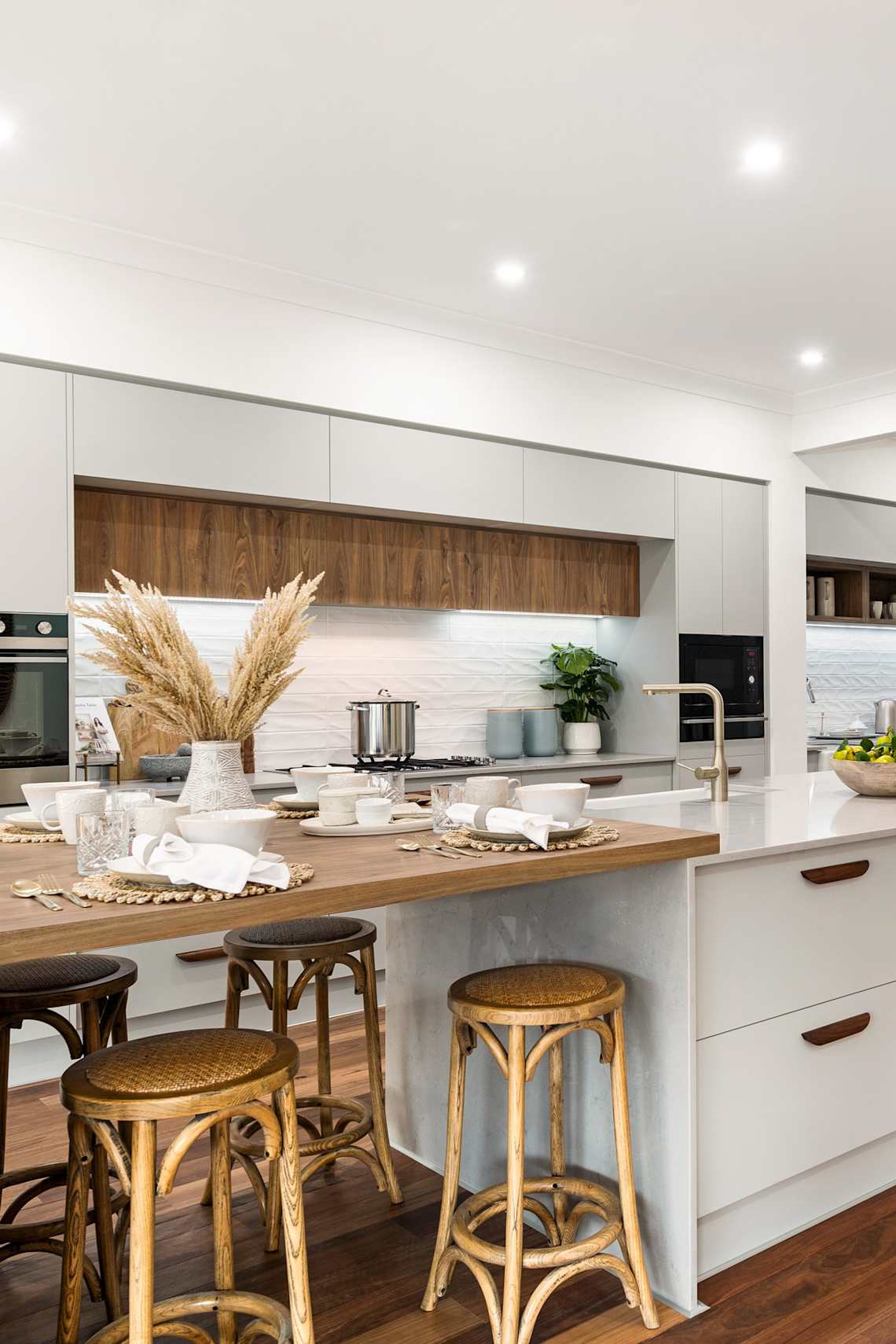 image upload c_limit,f_auto,w_1140 v1783296163 content-images styles santa-monica-home-design-kitchen-feature-global-style