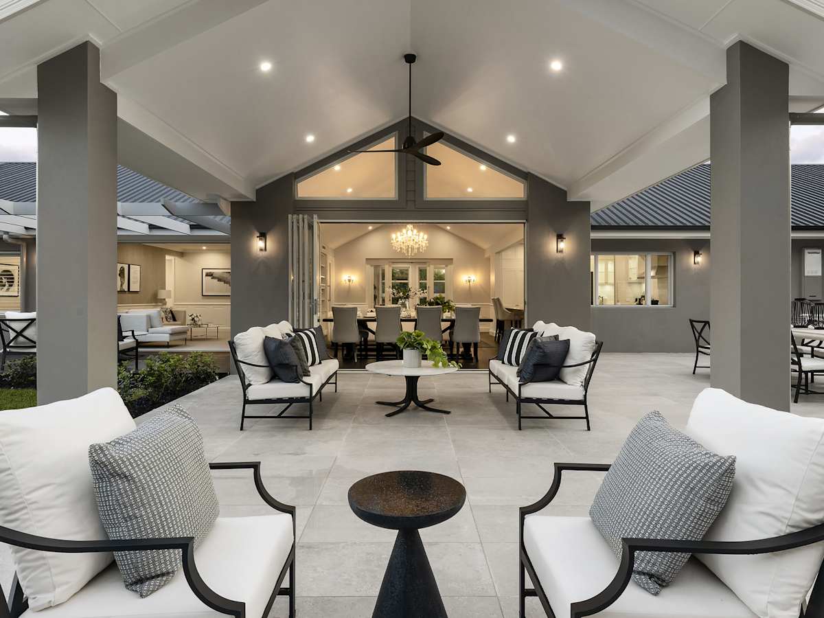 Bronte Executive Grande Manor One House Design Alfresco