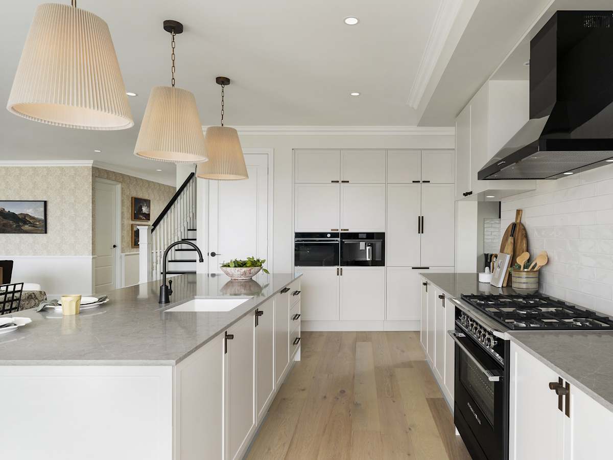 Mayfair Hampton house design Kitchen in Classic style