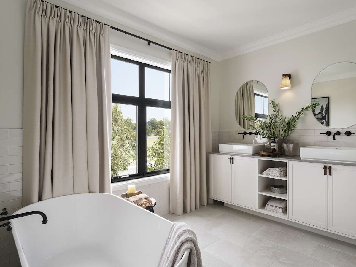 Mayfair Hampton house design Bathroom in Classic style