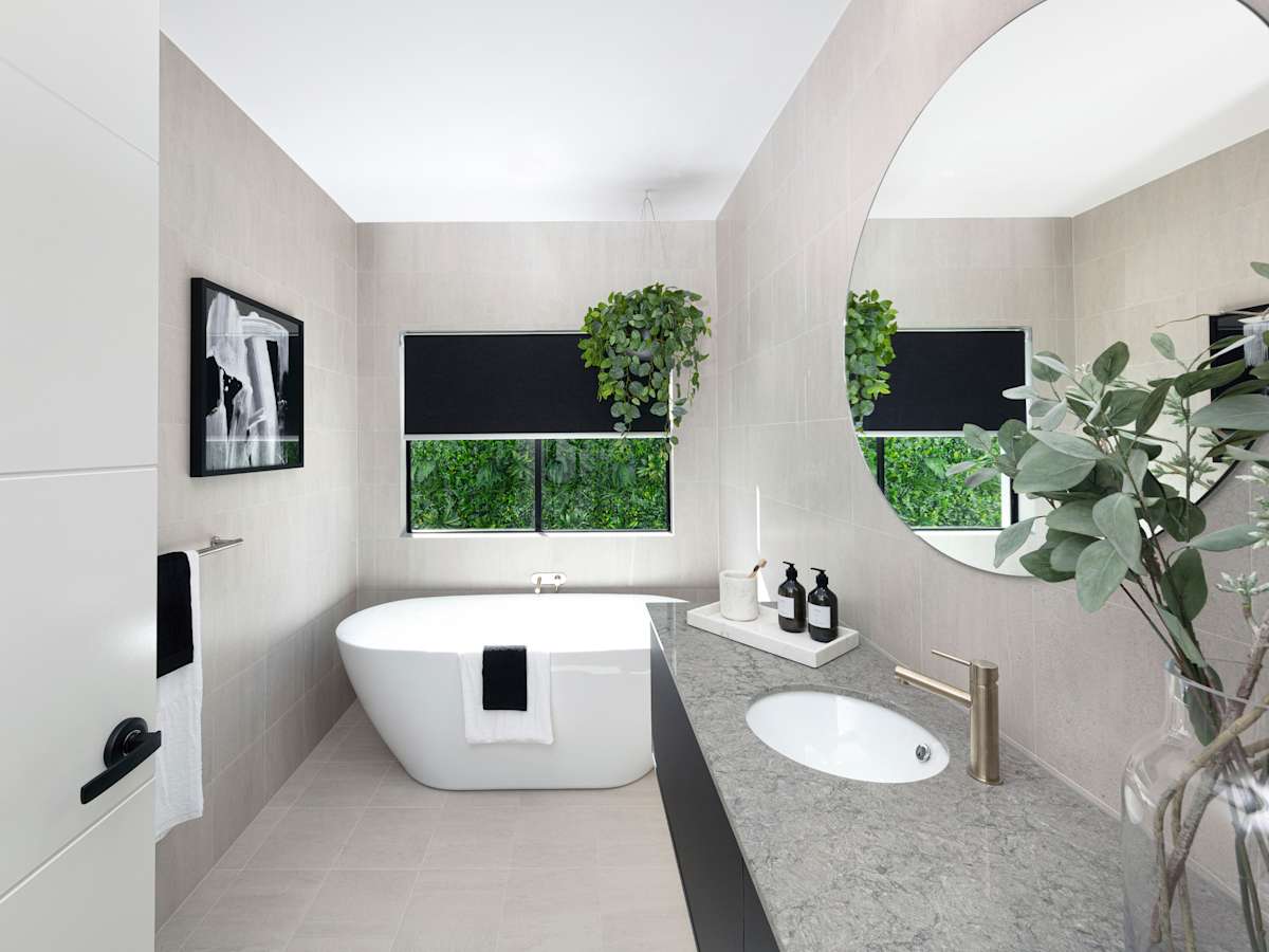 Miami Executive house design Bathroom in Contempo style