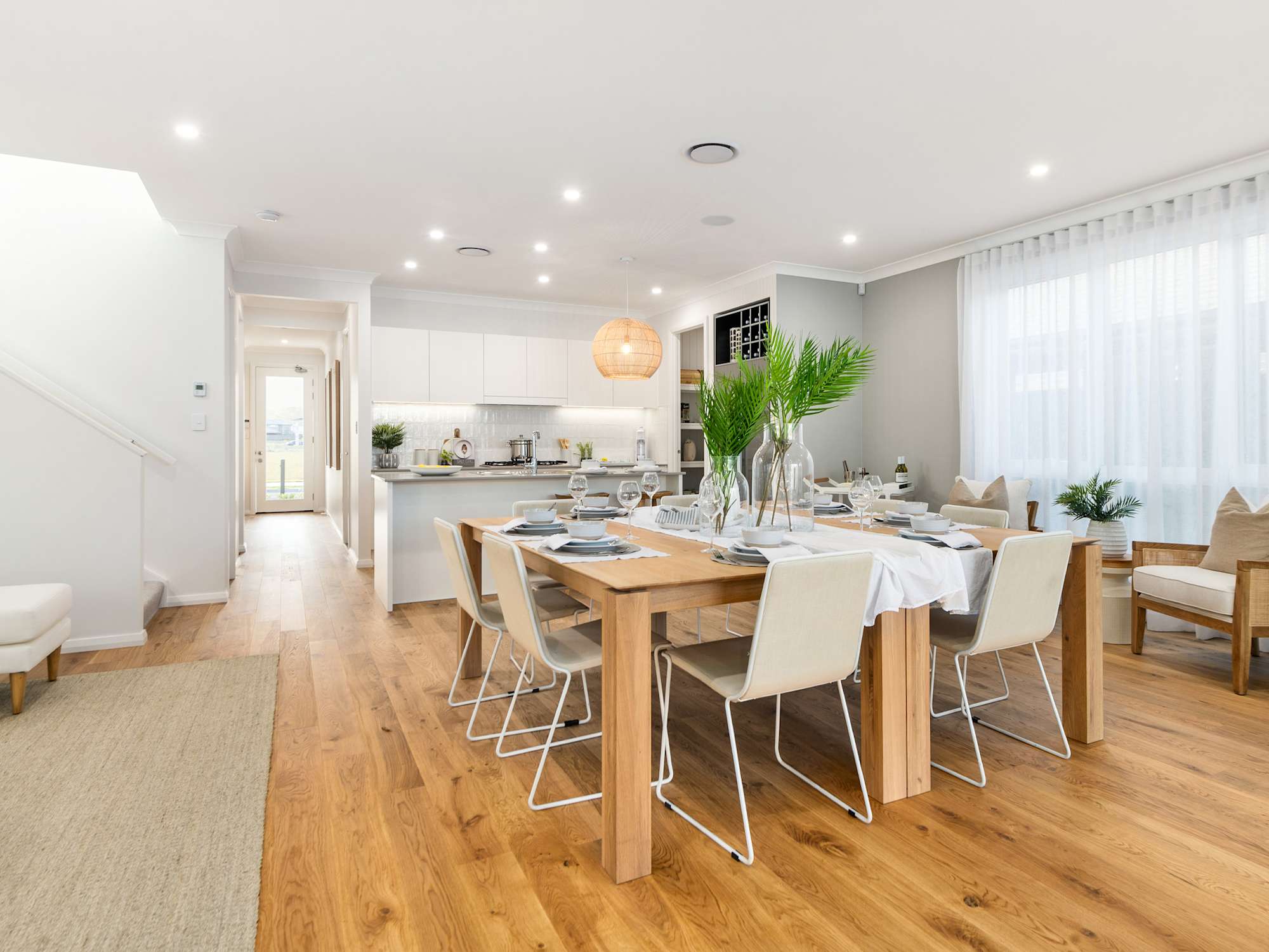 Valiente One house design Dining in Coastal style
