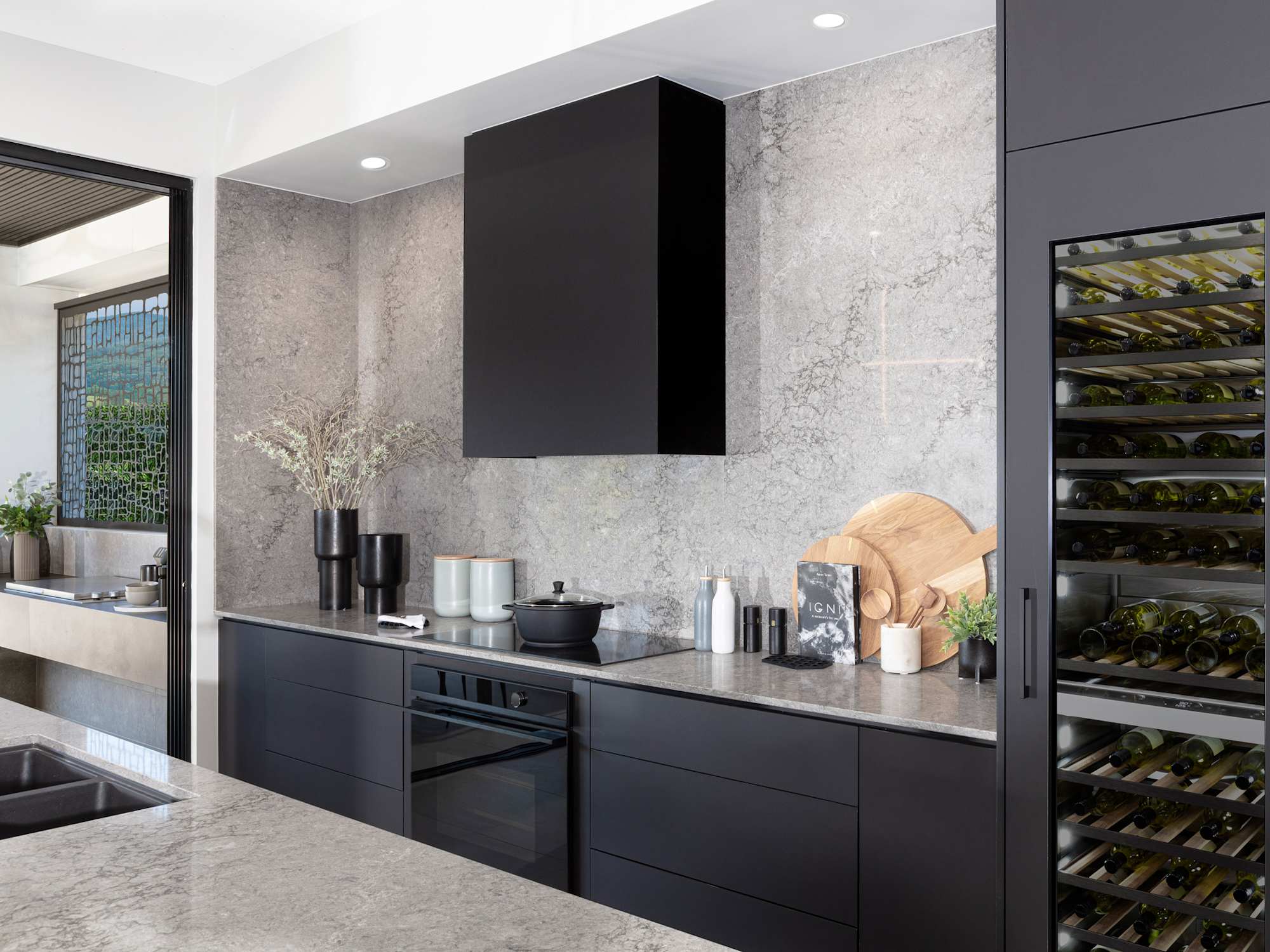 Miami Executive house design Kitchen in Contempo style
