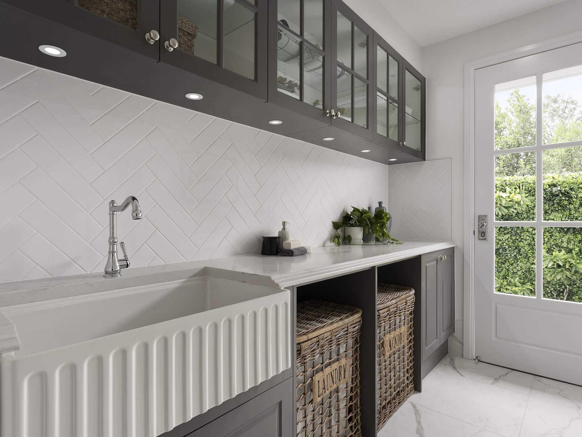 Retreat Grande House Design Laundry - Hamptons Style