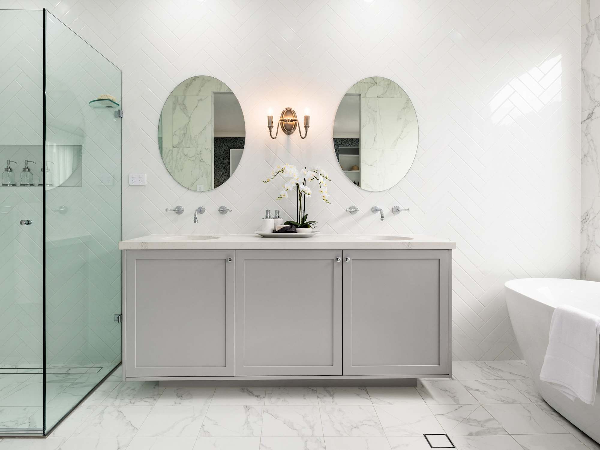 San Marino Pacific house design Bathroom - Hamptons Style