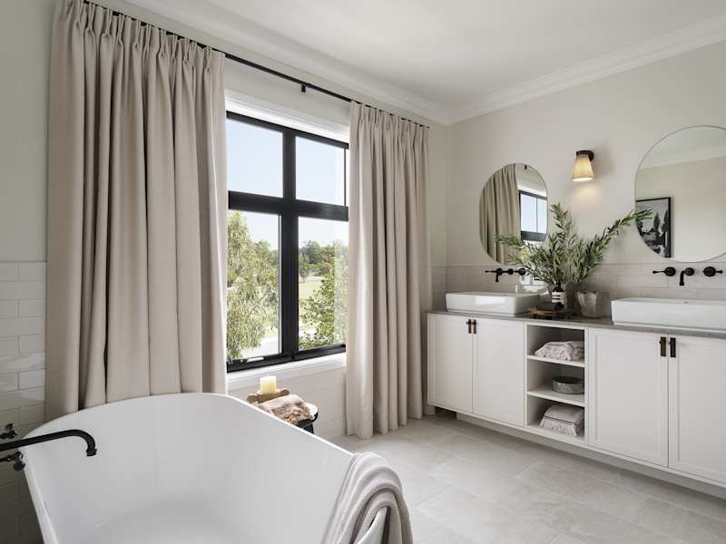 Mayfair Hampton house design Bathroom in Classic style