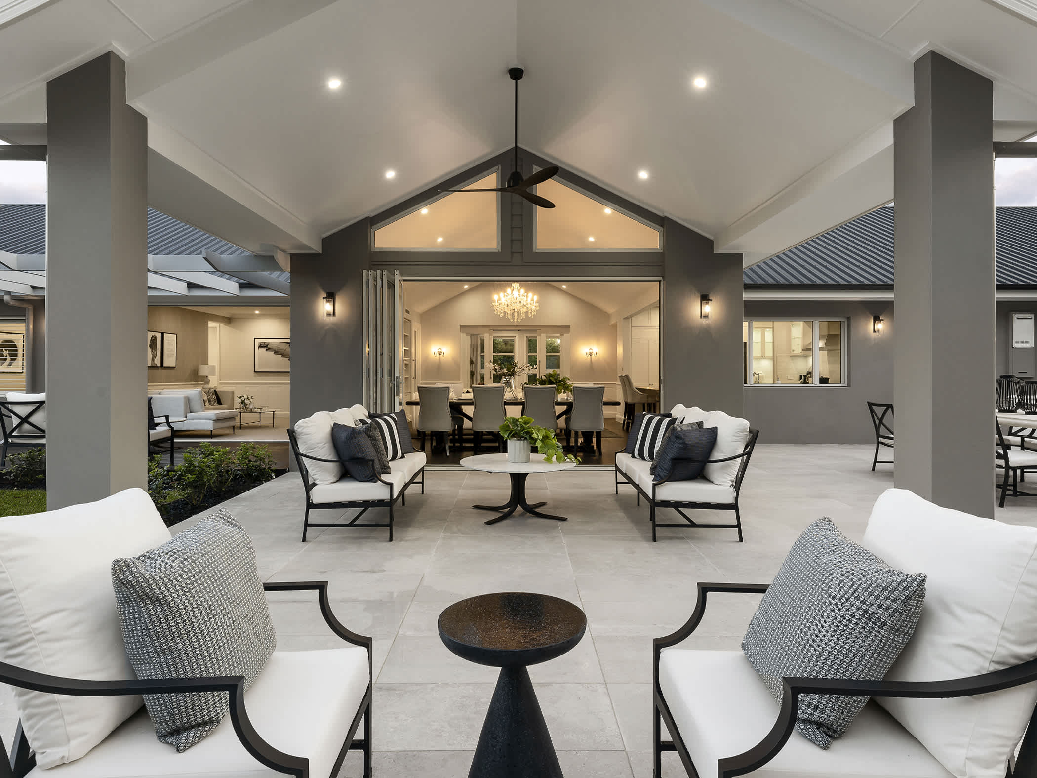 Bronte Executive Grande Manor One House Design Alfresco