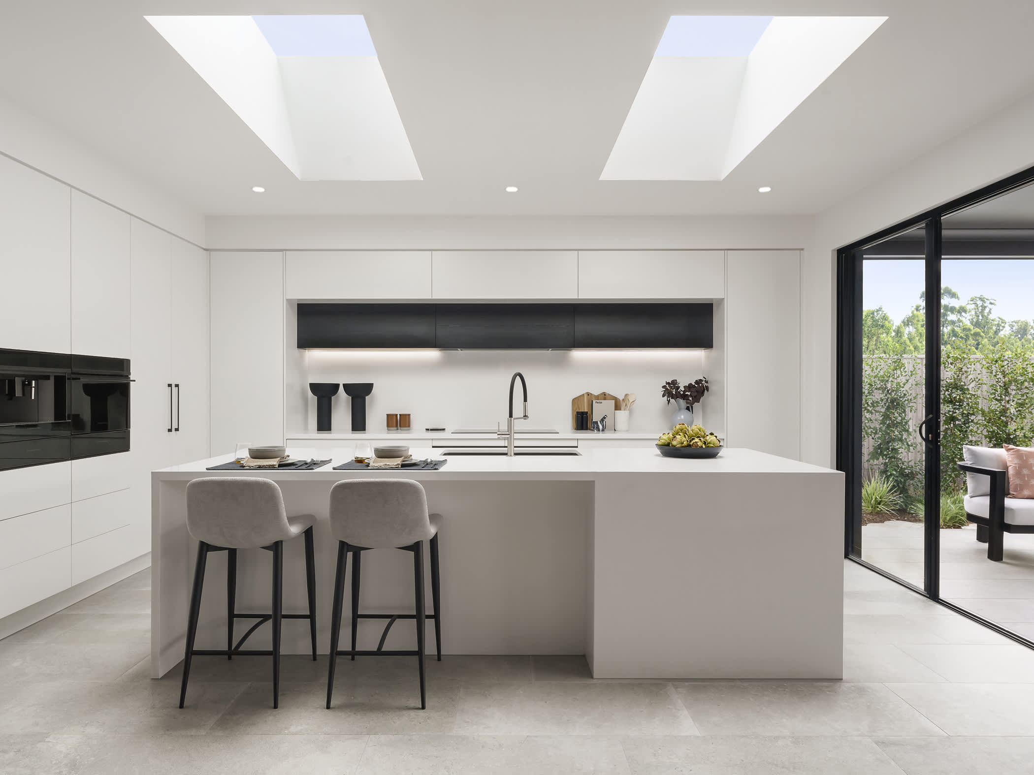 Miami Executive House Design Kitchen - Modern Interior