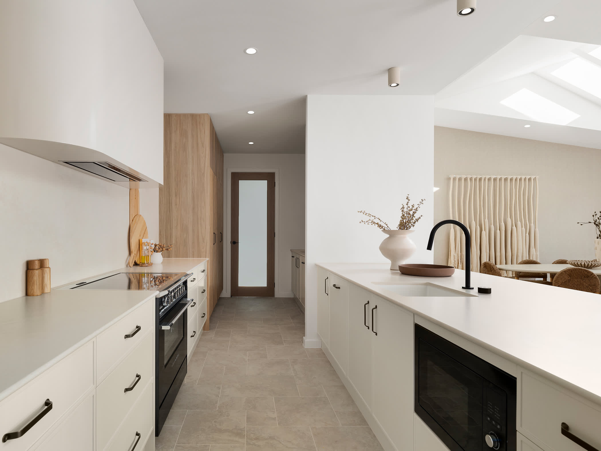 image upload c_limit,f_auto v1780021193 home-designs retreat displays retreat-grande-housingworld-shoalhaven retreat-grande-house-design-living-kitchen